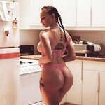 15 hot babes you wish would sit on your face