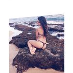 Selfies and beach babes - women look great on Crankers!