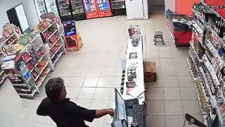 Armed Robbery in Mexico caught on video