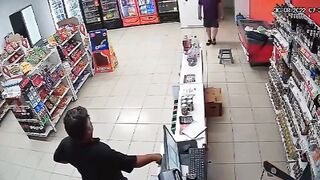 Armed Robbery in Mexico caught on video