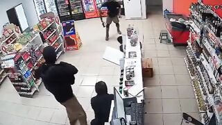 Armed Robbery in Mexico caught on video